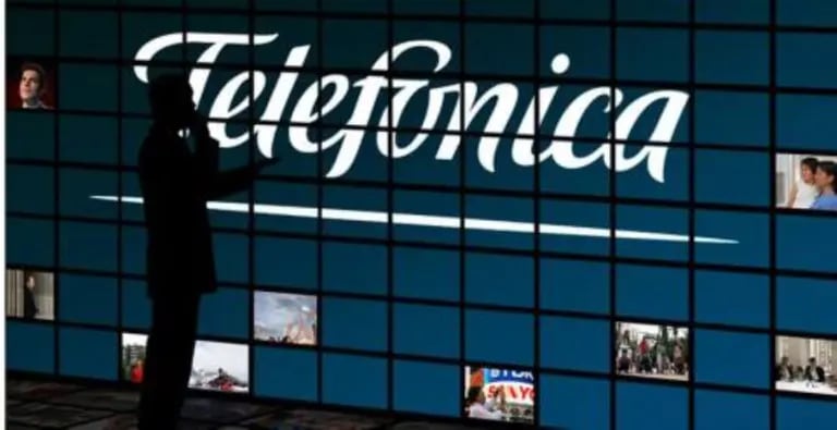 Telefónica planearía vender participación en fibra óptica de Perú a KKR: Expansión.dfd