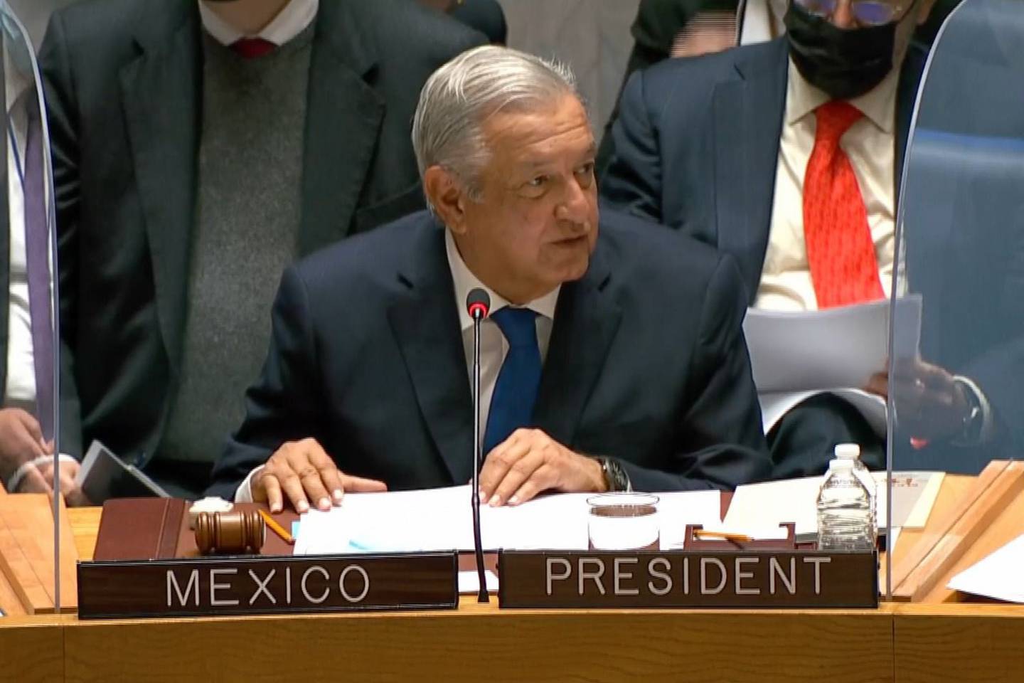 El presidente de México dijo que la corrupción es responsable de la pobreza, desigualdad y migración en el mundo.