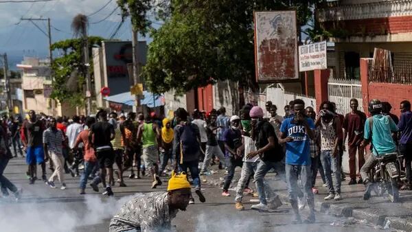 La lucha diaria de vivir en Haití: entre pandillas, hambre y un brote de cóleradfd