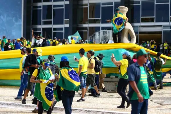 Manifestantes invadem Congresso, STF e Palácio do Planalto na tarde deste domingo em Brasília (8)