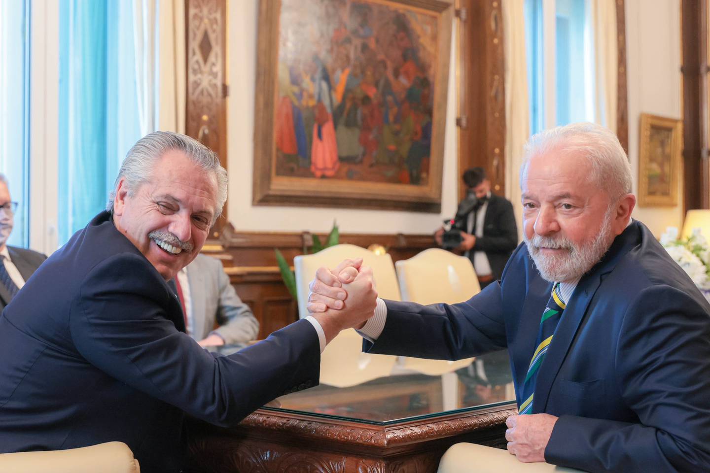 El presidente argentino visitó al presidente electo de Brasil. La foto corresponde a una visita de Lula a la Argentina en diciembre del 2021