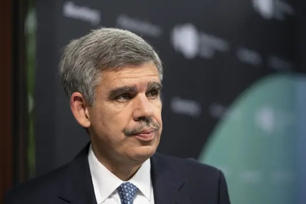 El-Erian, presidente de Gramercy Fund Management y asesor económico jefe de Allianz SE, afirma que la Fed debe “tomar una decisión y atenerse a ella”.