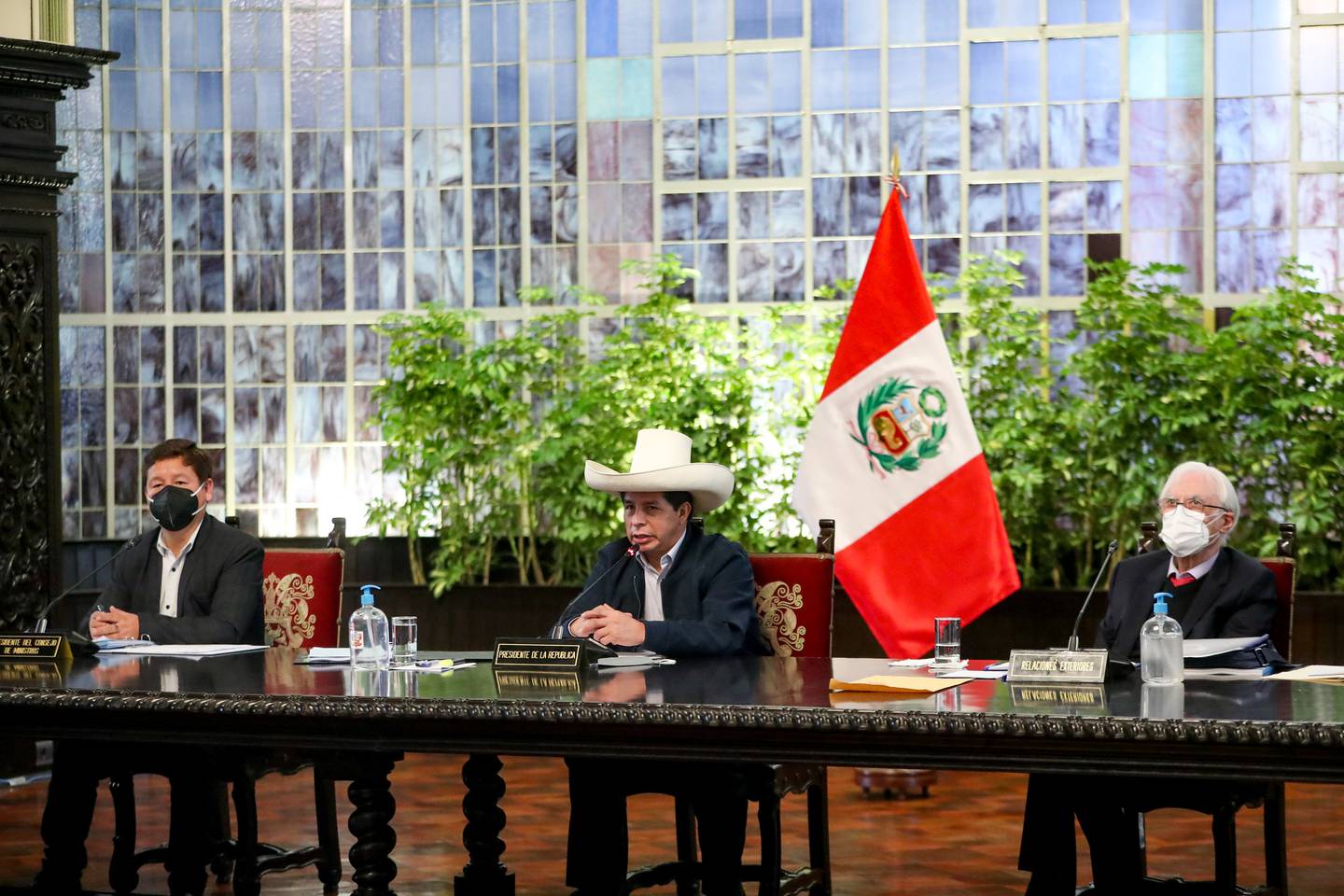 “Es una medida populista”: El impacto que tendría el recorte del 50% del sueldo de los ministros en Perú.