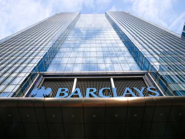 Barclays pide a ejecutivos regresar a la oficina ante turbulencia en los mercadosdfd