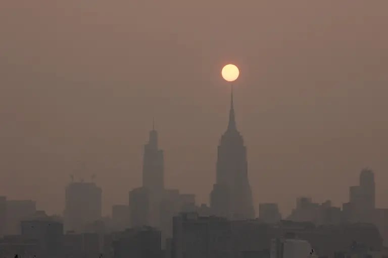 Buildings in the Manhattan skyline shrouded in smoke from Canada wildfires at sunrise in Jersey City, New Jersey.dfd