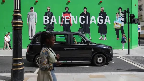 Balenciaga organiza su desfile de primavera en la Bolsa de Nueva Yorkdfd
