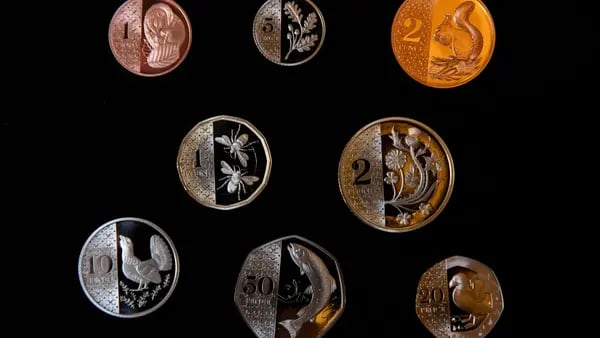 Nuevas monedas del rey Carlos III celebran la flora y la fauna del Reino Unidodfd