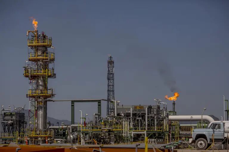 Exploração de petróleo em campos onshore tem sido uma das principais atividades das 'junior oils' (Foto: Alejandro Cegarra/Bloomberg)dfd