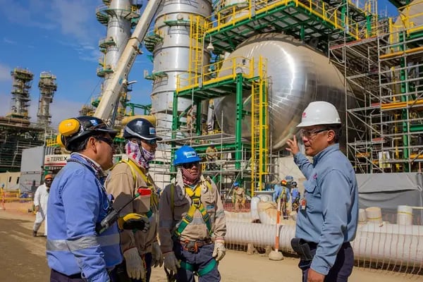 Tras la modernización de la refinería de Talara en Perú el complejo podrá procesar hasta 95 mil barriles por día de crudos pesados y livianos, para producir diésel y gasolinas.