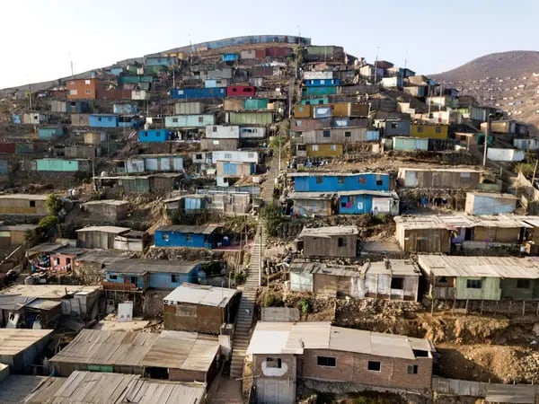 De acuerdo al INEI la pobreza urbana en Perú presenta un incremento de 7,7 puntos porcentuales desde el 2019 al 2021.