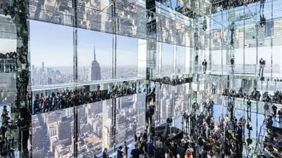 Nueva York, 21 de octubre. La gran inauguración de Summit One Vanderbilt, la cima de un rascacielos de US$3.300 millones junto a la Grand Central Terminal. Se inauguró el año pasado y cuenta con Carlyle Group Inc. y Oak Hill Advisors entre sus inquilinos. Jeenah Moon/Bloomberg