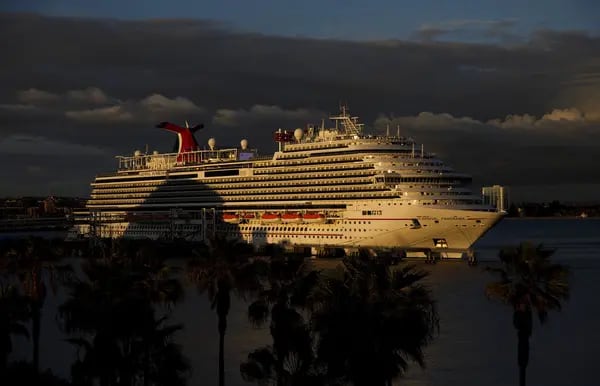 El crucero Carnival Corp. atracado en Long Beach, California, el 7 de marzo de 2020.