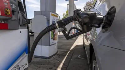 Joe Biden dice que la pausa del impuesto a la gasolina daría a las familias un "poco de alivio"