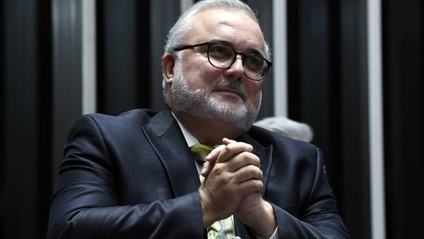 Petrobras será dirigida por un exfuncionario y crítico de la petrolera brasileñadfd