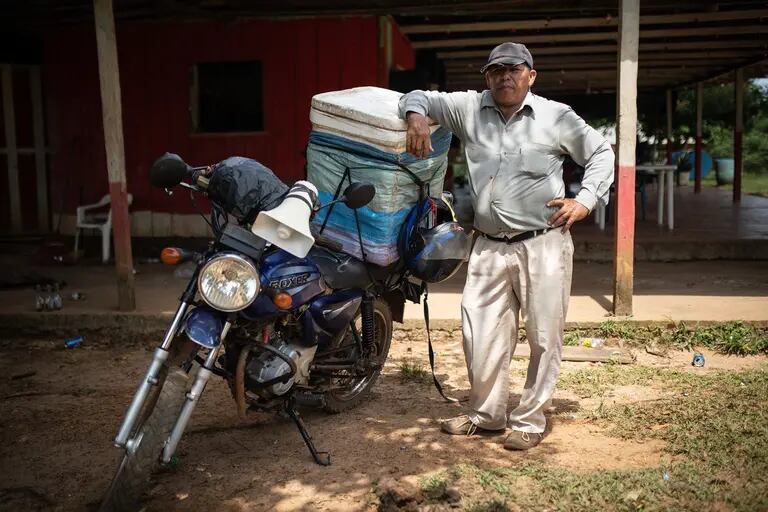 Richar Ortiz, a former coca farm, now sells ice cream from his motorbike near El Capricho. Photographer: Ivan Valencia/Bloombergdfd