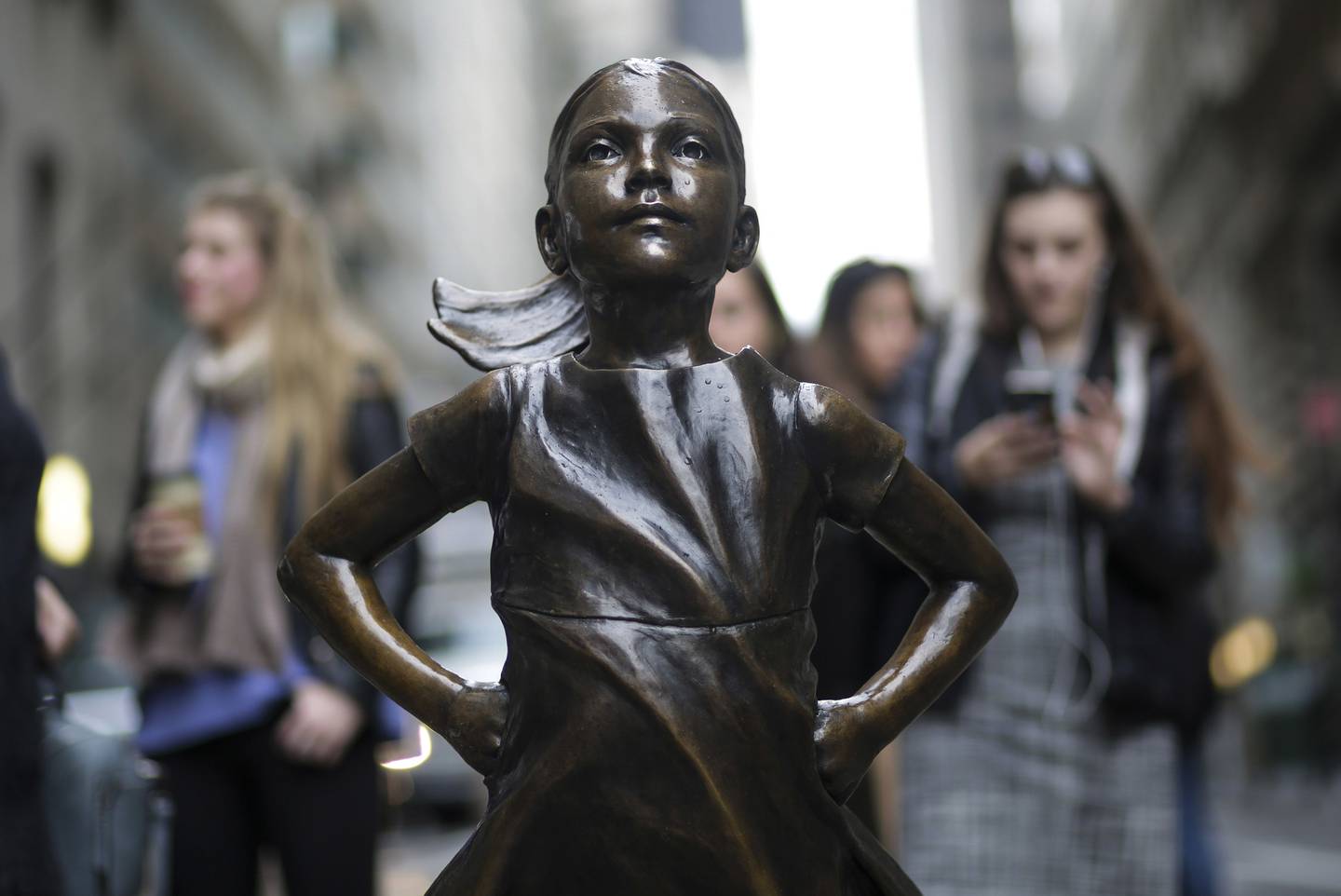 Estátua 'A Menina sem Medo', em Wall Street: presença feminina no mercado financeiro e em fintechs e bancos ainda é reduzida, apontam estudos