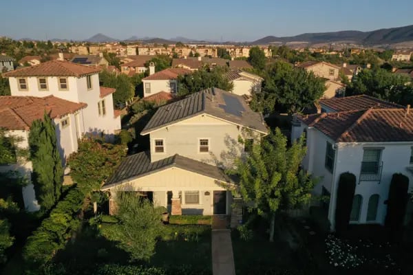Casas unifamiliares se ven en esta fotografía aérea tomada sobre un desarrollo de Lennar Corp. en San Diego, California, EE.UU., el martes 1 de septiembre de 2020.