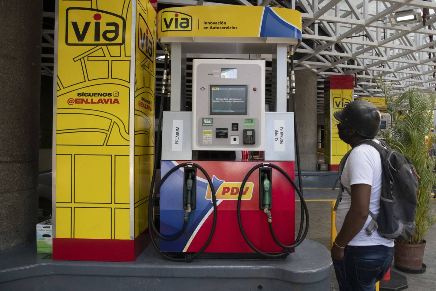 Capitalismo estilo Maduro llega a las gasolineras de Venezuela. Fotógrafo: Bloomberg / Bloomberg
