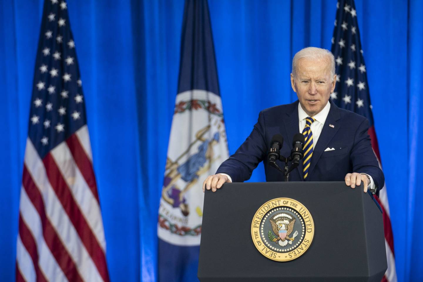 El presidente de los Estados Unidos, Joe Biden, habla en el Germanna Community College de Culpeper, en Virginia.