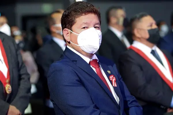 Perú: Guido Bellido, presidente del Consejo de Ministros, niega renunciar ante críticas a su nombramiento.