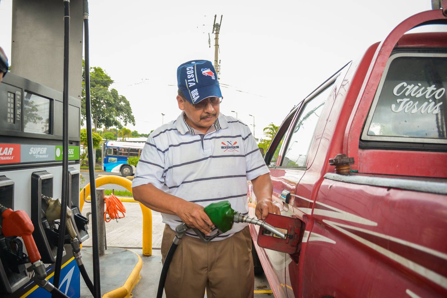 El Salvador congela el precio de los combustibles hasta final de 2022
