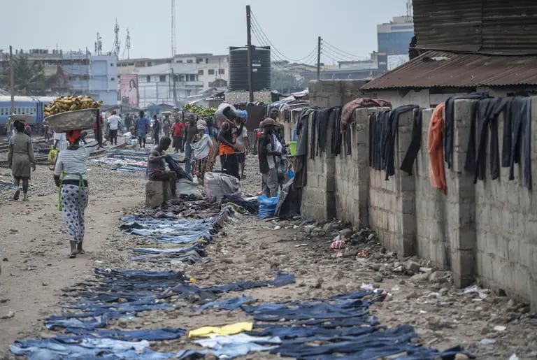 Secondhand jeans lay on the ground to dry ahead of resale at the Kantamanto textile market in Accra, Ghana. Photographer: Andrew Caballero-Reynolds/Bloombergdfd