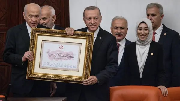 Erdogan jura como presidente de Turquía cinco años másdfd