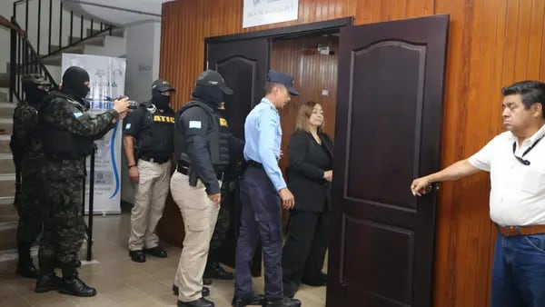 Exsecretaria de Finanzas de Honduras, Rocío Tábora, enviada a prisión acusada de fraudedfd
