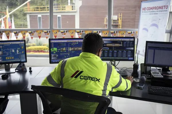 La operación considera la adquisición de un máximo de 1.614 millones de acciones ordinarias de Cemex Holding Philippines.