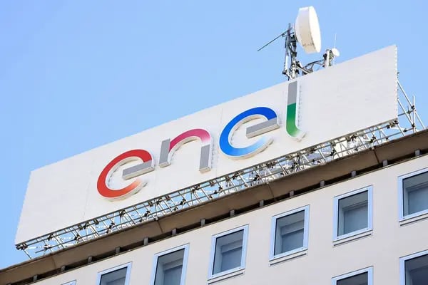 Los ejecutivos de Enel precisaron que el proceso para salir de los mercados de Argentina y Perú con la venta de sus activos, así como de Rumania en Europa, ya está en marcha.