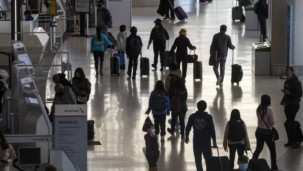Cuatro venezolanos beneficiados por nuevo proceso migratorio aterrizan en EE.UU.dfd