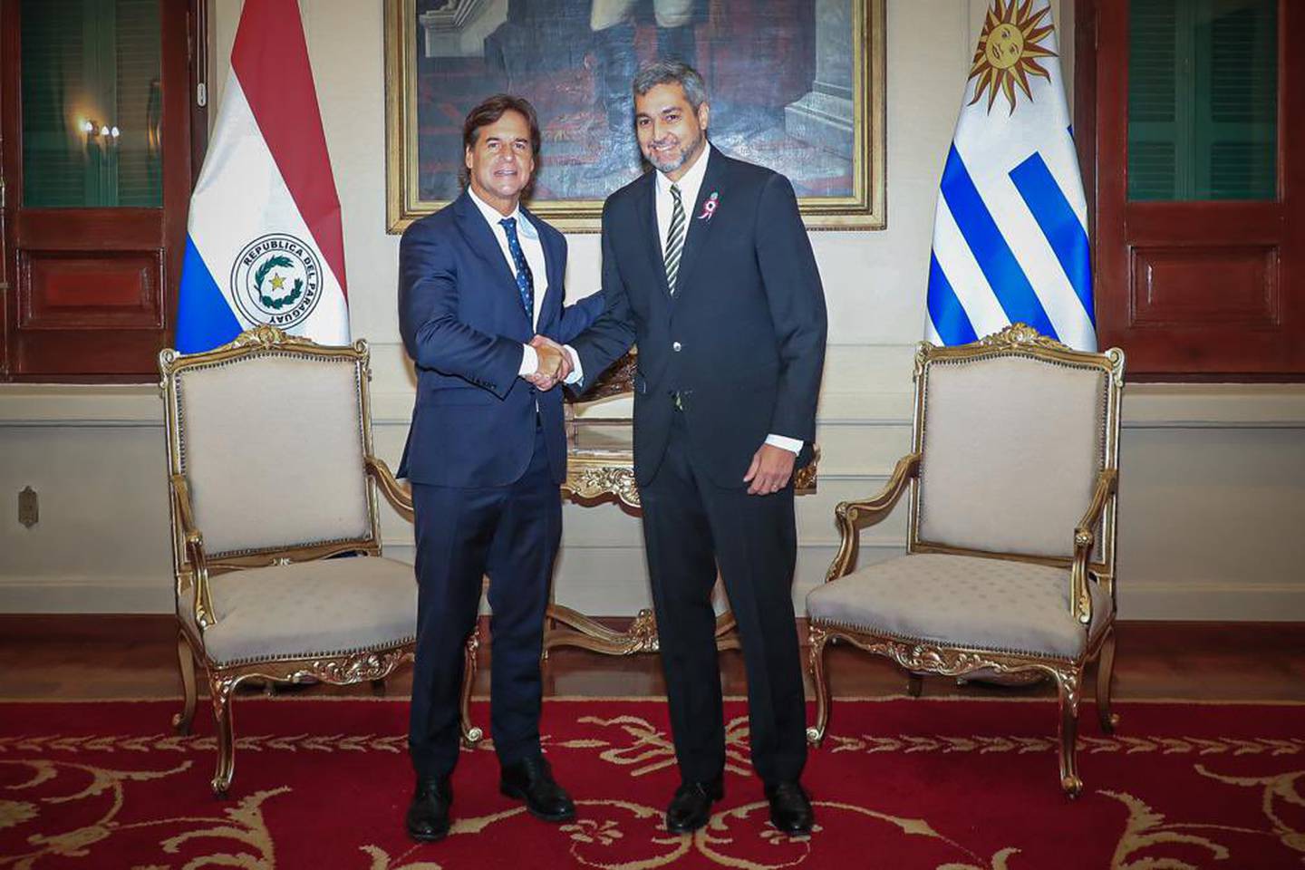 Lacalle Pou y Abdo mantuvieron una reunión donde hablaron sobre la complementación comercial. Foto: Ministerio de Relaciones Exteriores de Paraguay.