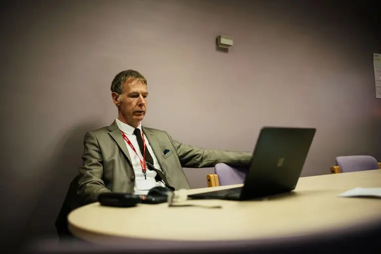 Andy Morling, jefe del equipo de lucha contra el crimen de la Agencia Reguladora de Medicamentos y Productos Sanitarios (MHRA, por su sigla en inglés) del Reino Unido.dfd