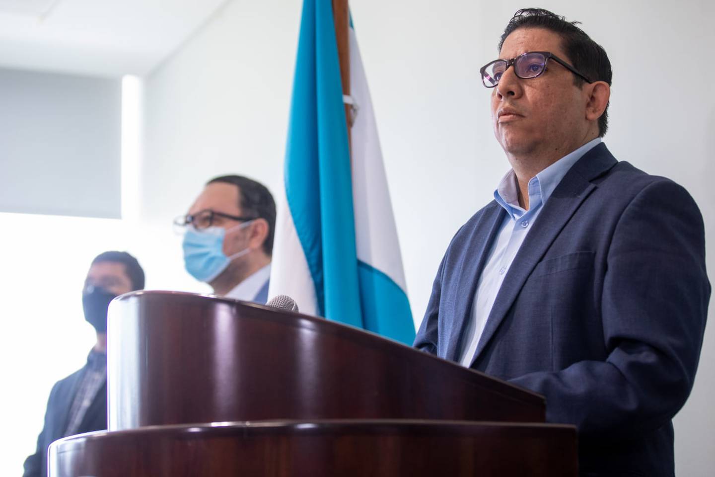 El secretario de Energía, Erick Tejada, durante la conferencia de prensa que brindó hoy en Tegucigalpa.