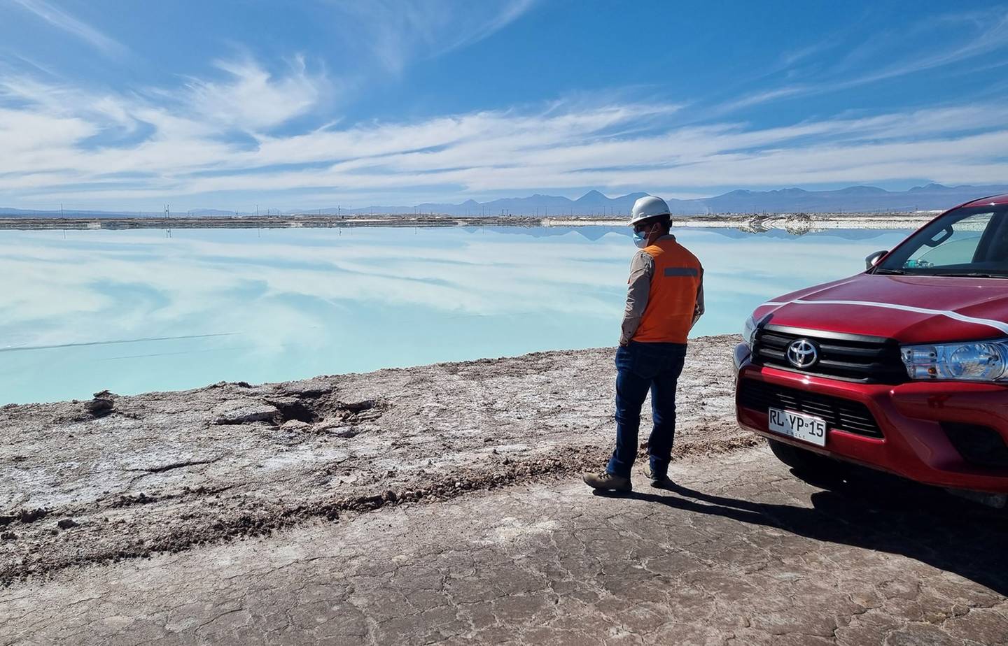 Una piscina gigante de evaporación de salmuera en Atacama en Chile. Foto: Bloombergdfd