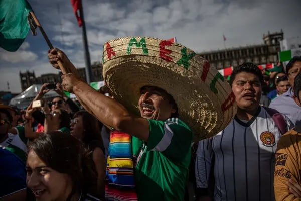 Los mexicanos se preparan para celebrar las fiestas patrias.