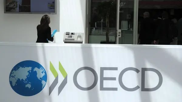Tras rechazar a los BRICS, el Gobierno de Milei le abre las puertas a la OCDEdfd