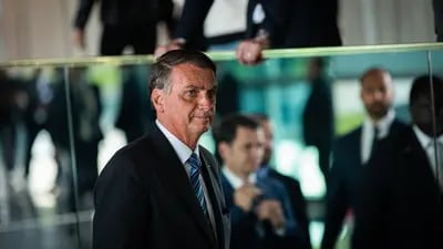 Bolsonaro passou por várias cirurgias após ser esfaqueado no abdômen durante a campanha em 2018
