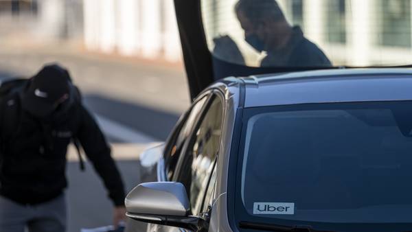 Uber agrega cargo en EE.UU. para ayudar a conductores con altos precios de gasolinadfd