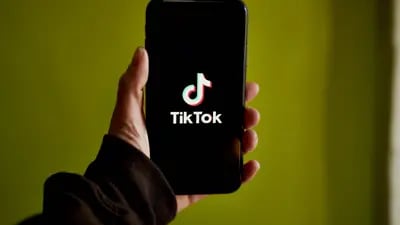 El logotipo de TikTok en un teléfono inteligente en el barrio de Brooklyn de Nueva York, EE.UU., el jueves 9 de marzo de 2023.