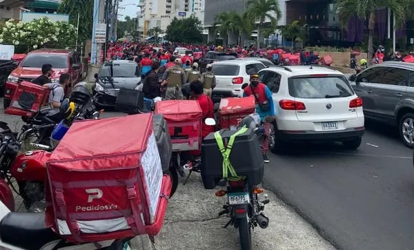 Entre las exigencias de los motorizados, en su mayoría ciudadanos venezolanos y colombianos, están que se les pague una tarifa mínima por pedido.