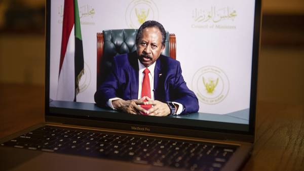 El primer ministro de Sudán renuncia en medio de protestas dfd
