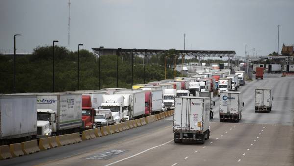 Texas suspende algunas inspecciones a camiones en la frontera con Méxicodfd