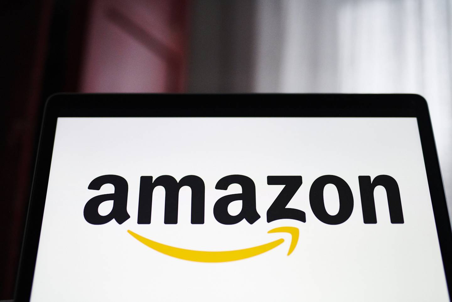 El logotipo de Amazon.com Inc. en una computadora portátil de Apple Inc.  en el distrito de Brooklyn, Nueva York, Estados Unidos, el lunes 23 de abril de 2019.