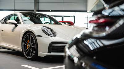Porsche: Vendas caem 25% com escassez de suprimento, guerra e naufrágio de naviodfd