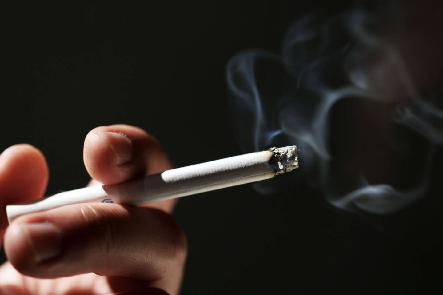 Cerca de dois em cada dez fumantes disseram que agora fumam mais por ficar em casa durante a pandemia