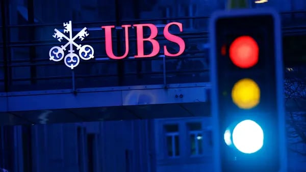 UBS quiere recomprar bonos vendidos días antes del acuerdo con Credit Suissedfd
