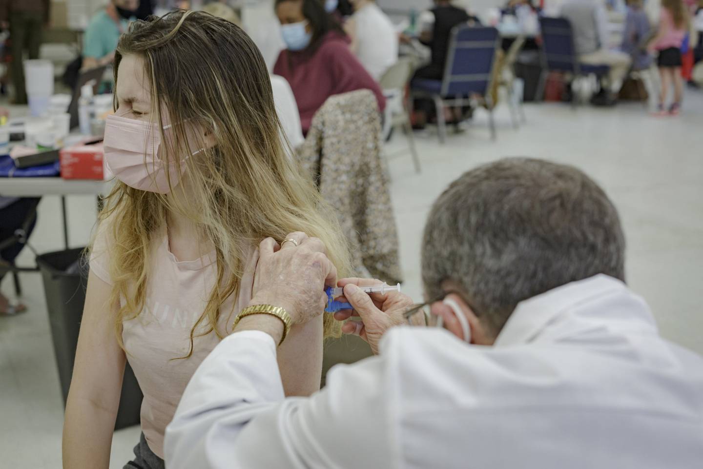 Carné de vacunación completa ya es requisito para mayores de 12 años en Colombia.
