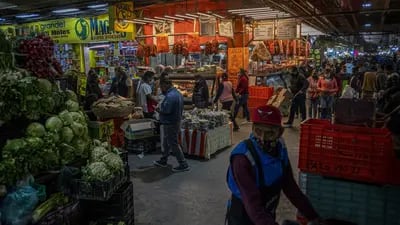 Compradores en el Mercado de la Central de Abastos en la Ciudad de México, México, el miércoles 12 de enero de 2022.