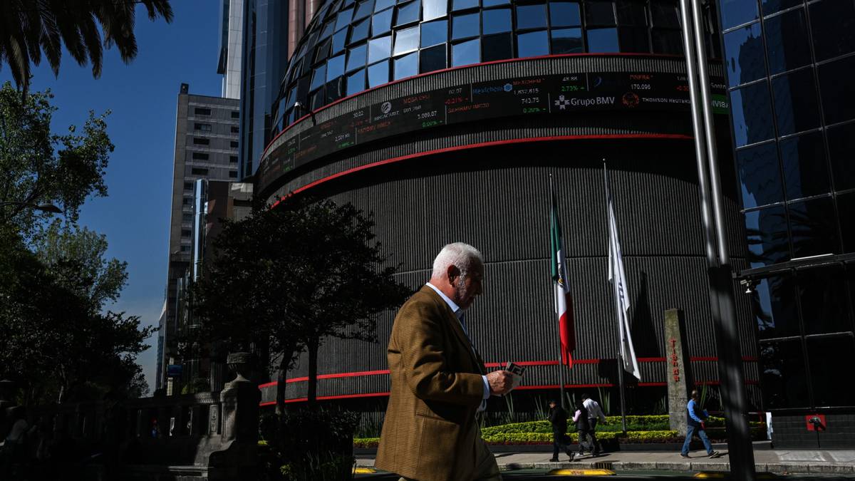 Acciones de Televisa caen pese anuncio de aprobación de fusión con Univisión